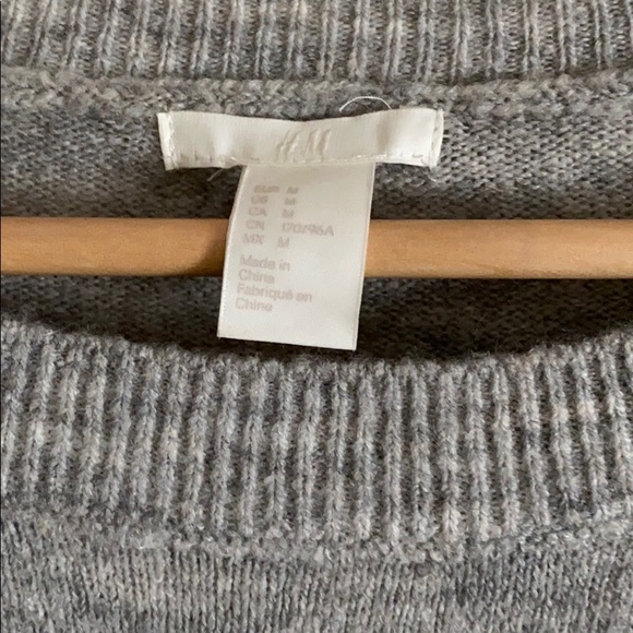 Grey sweater with small pearls - Picture 2 of 4